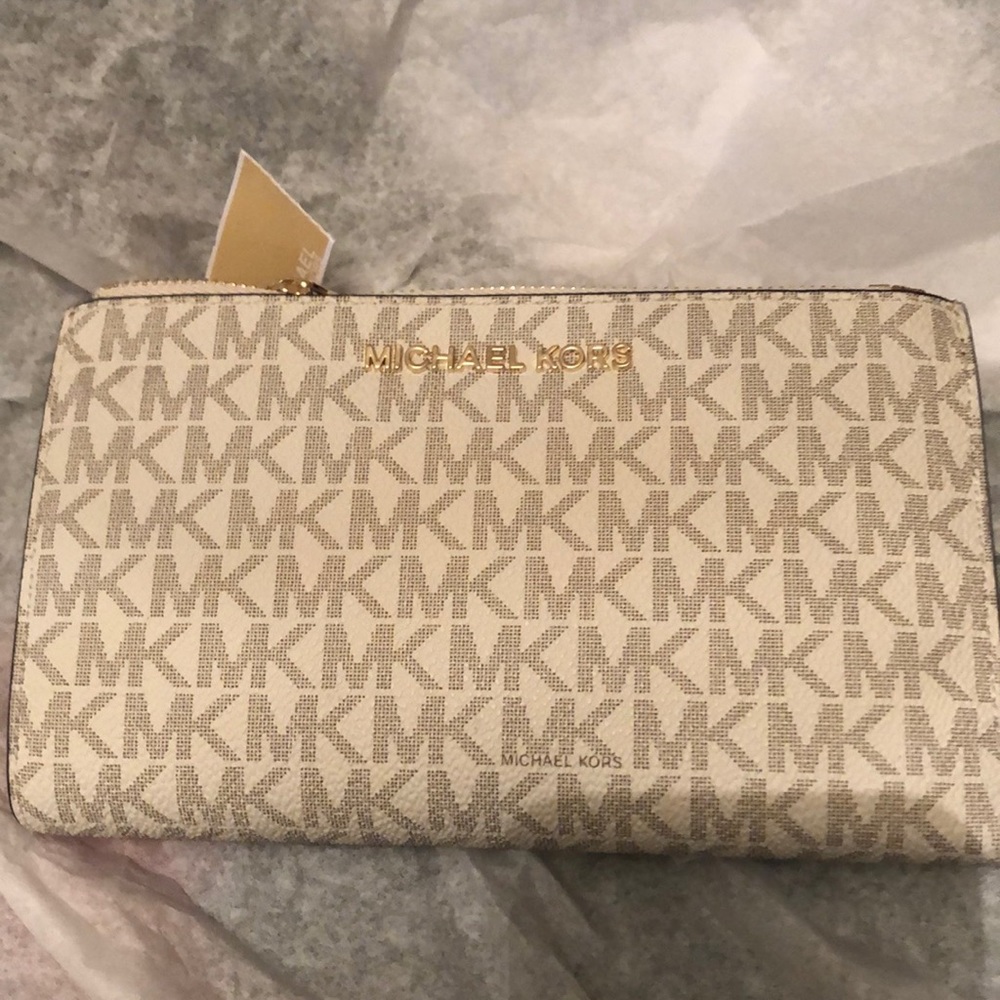 Double zip wallet holds credit cards, cash, phone